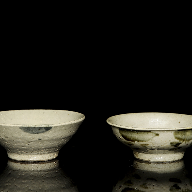 Dos cuencos de cerámica vidriada, dinastía Qing