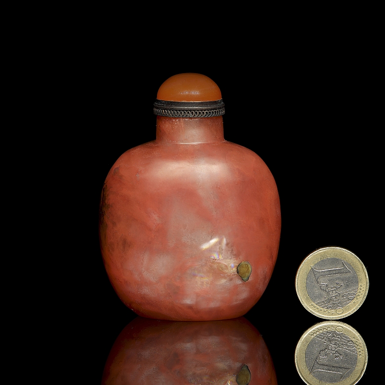 Botella de rapé de cuarzo rojo, dinastía Qing