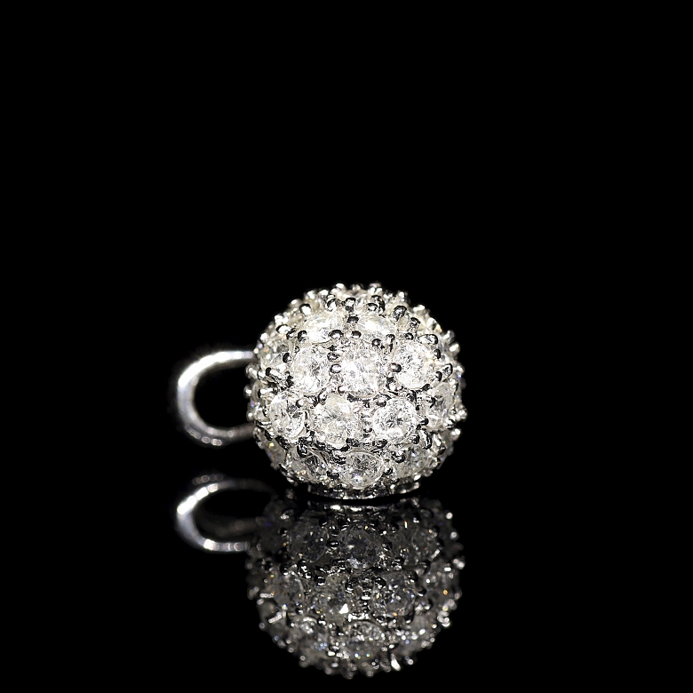 Colgante en oro blanco de 18 kt y diamantes