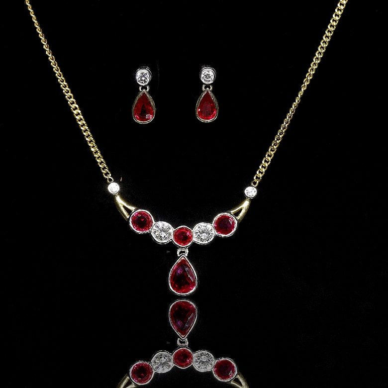 Conjunto de collar y pendientes en oro de 18k con rubíes y brillantes