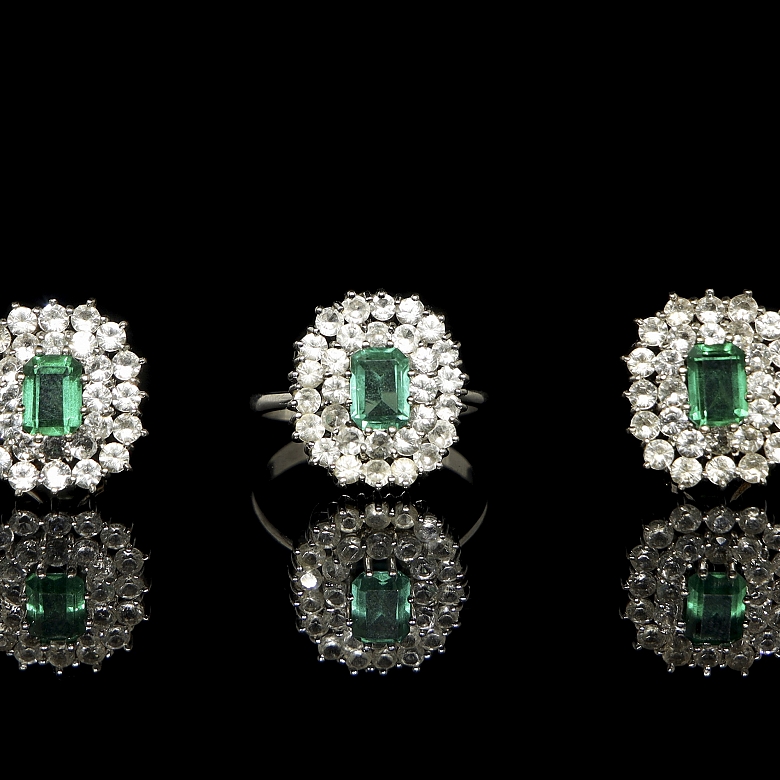 Conjunto de pendientes y anillo en oro blanco de 18k