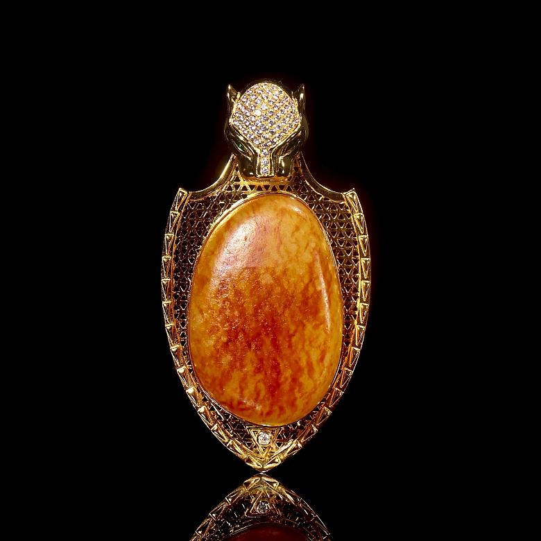 Gold-plated silver and Hetian jade pendant “Feline,” Qing dynasty