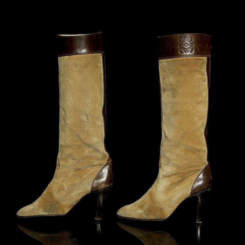 Loewe “Botas de ante”
