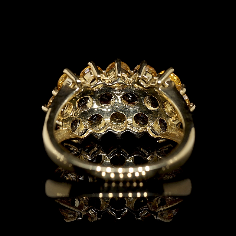 Anillo de oro amarillo con citrinos