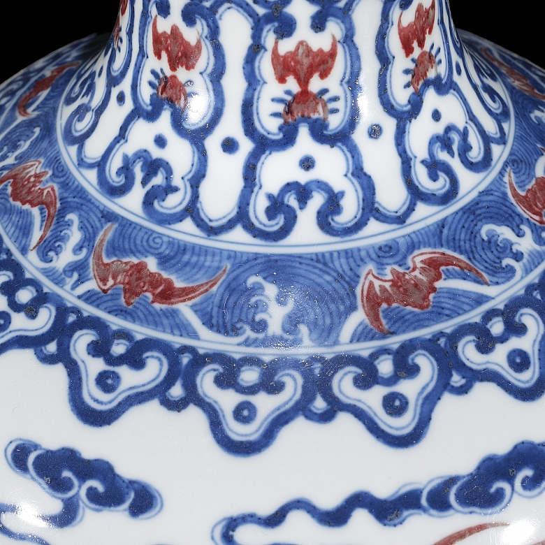 Jarrón globular de porcelana 