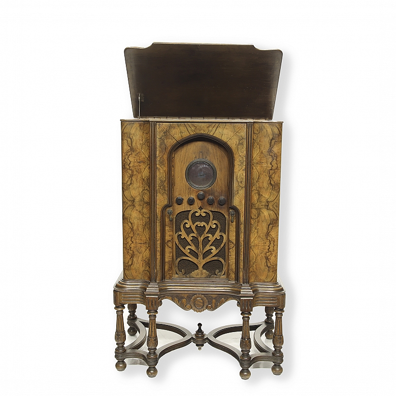Phonograph record player and radio, 20th century