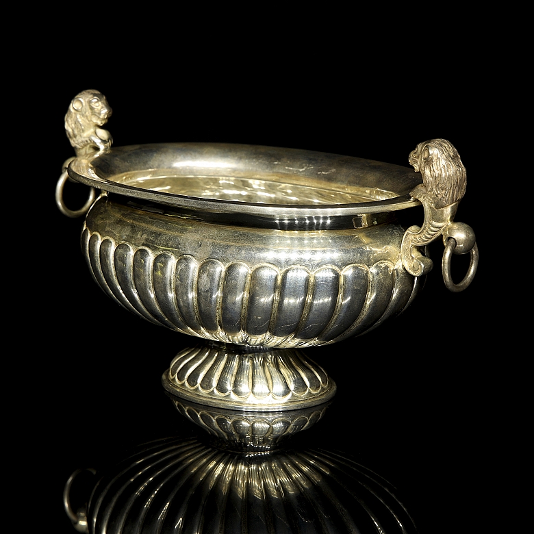 Mexican silver centerpiece with leonine handles, Tane, 20th century