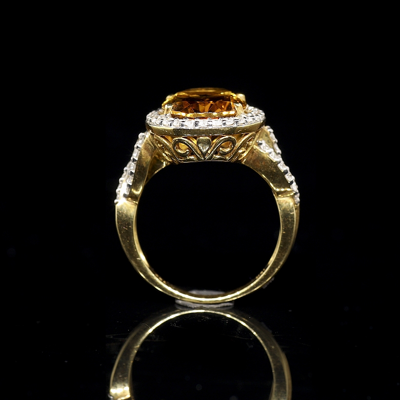 Anillo en oro amarillo de 18K con citrino y diamantes