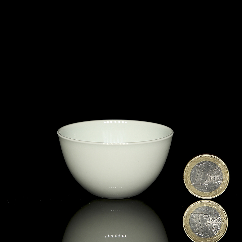 White porcelain bowl, with Kangxi mark - 6