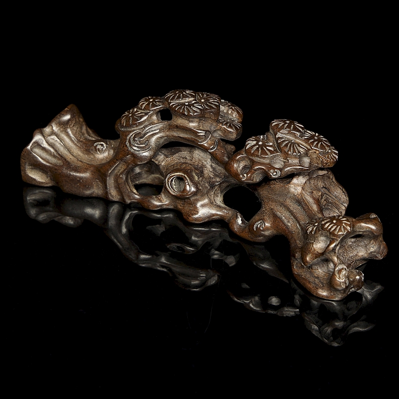 Carved wooden brush holder ‘Flowers’, Qing dynasty