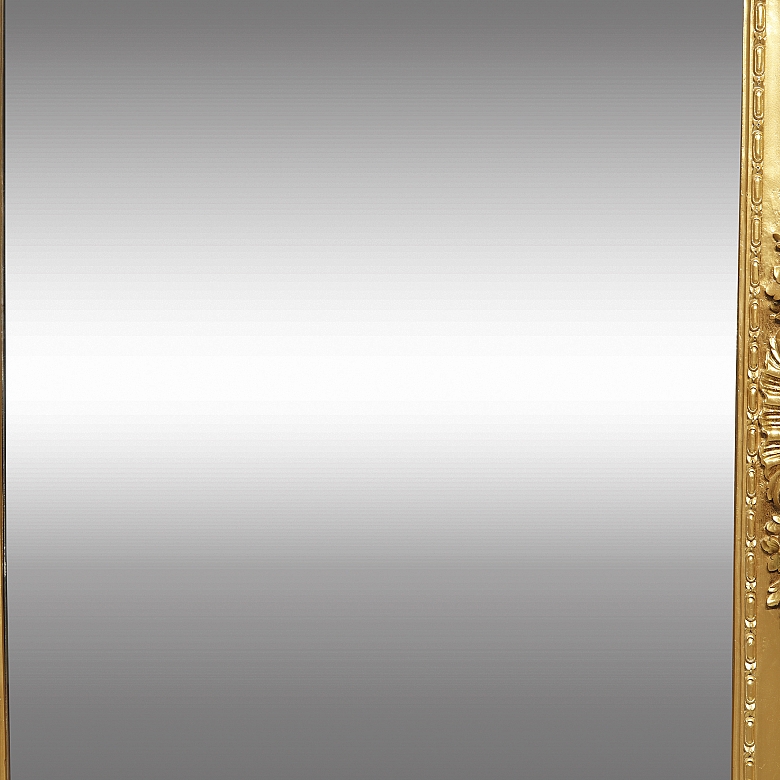 Espejo de madera dorada de estilo barroco, s.XX