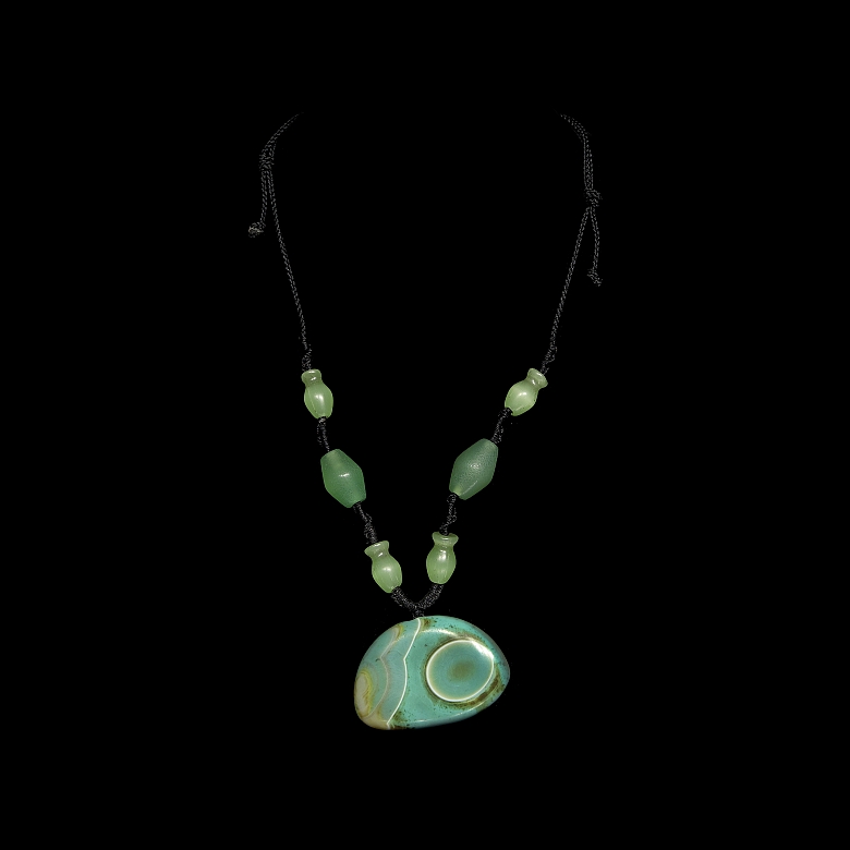 Collar con cuentas de ágata, dinastía Liao