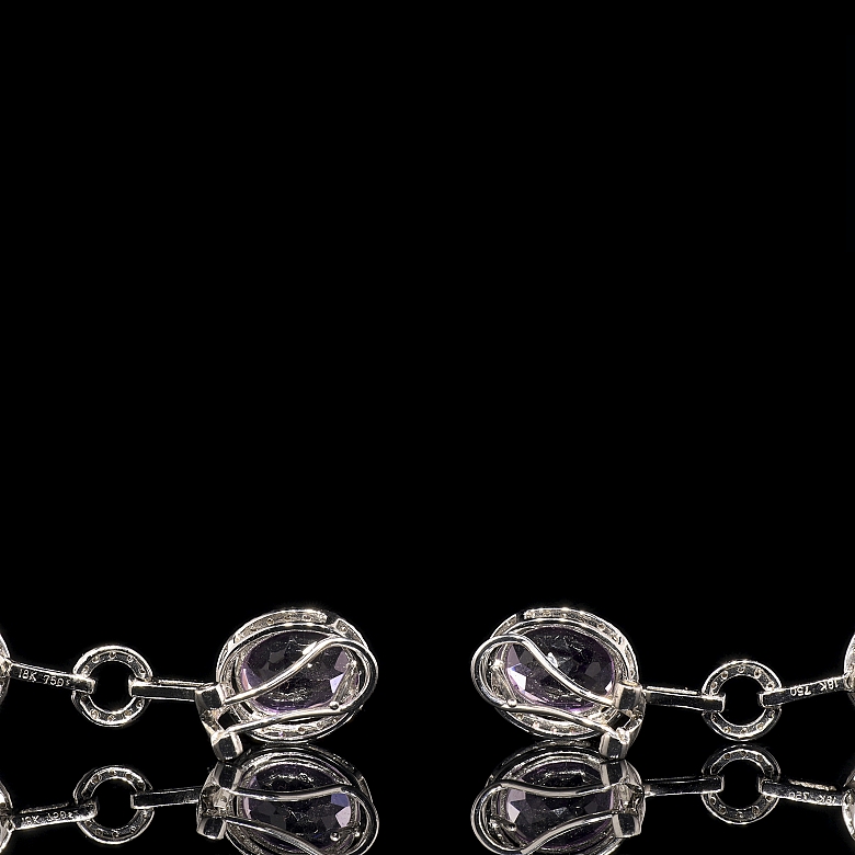 Pendientes largos de oro blanco 18k, amatistas y diamantes