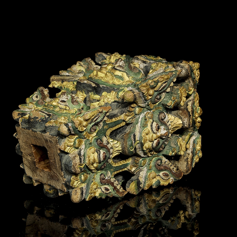 Base de pilar de madera policromada