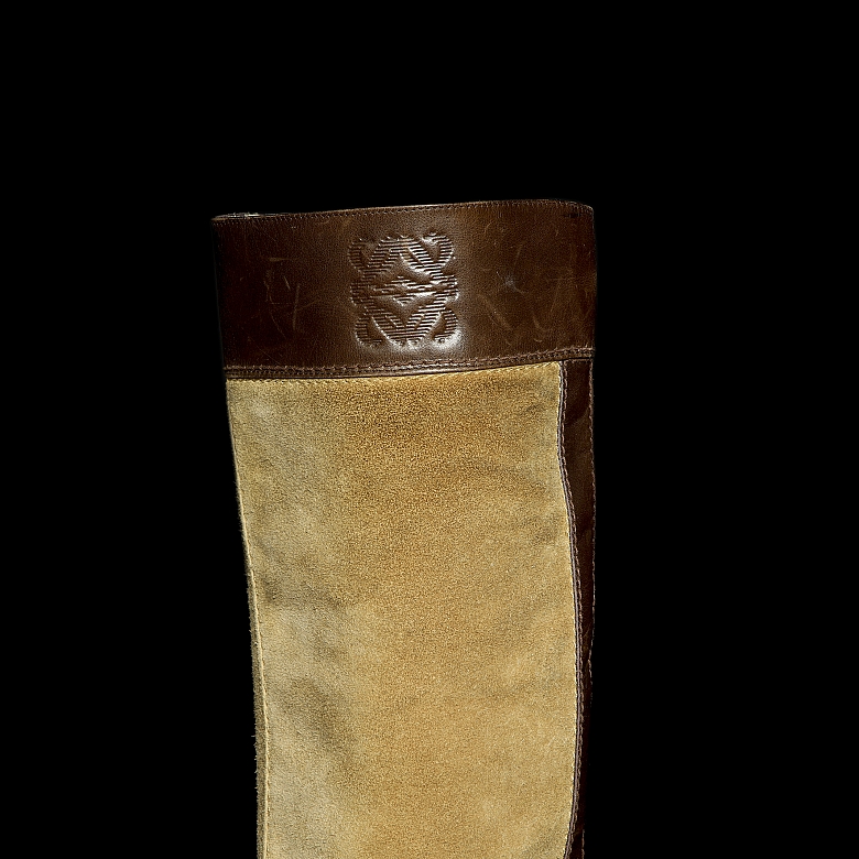 Loewe “Botas de ante”