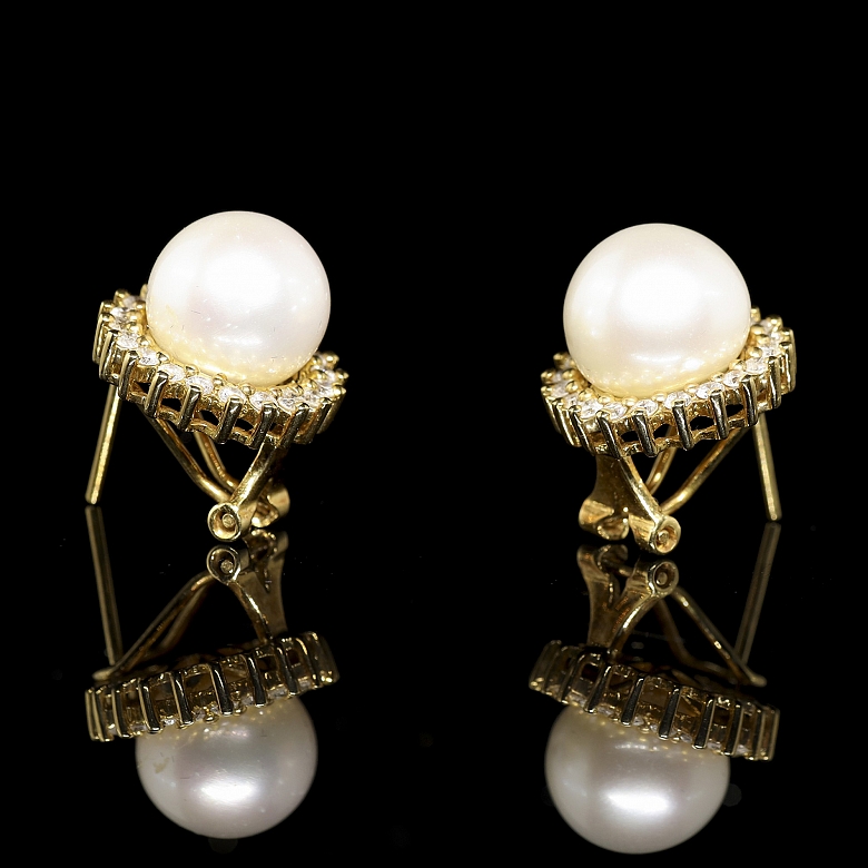 Pendientes en oro amarillo de 18K con perlas y diamantes