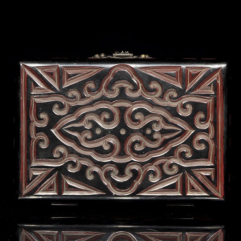 Lacquered wooden box ‘‘Scrolls’’, with Qianlong seal - 5
