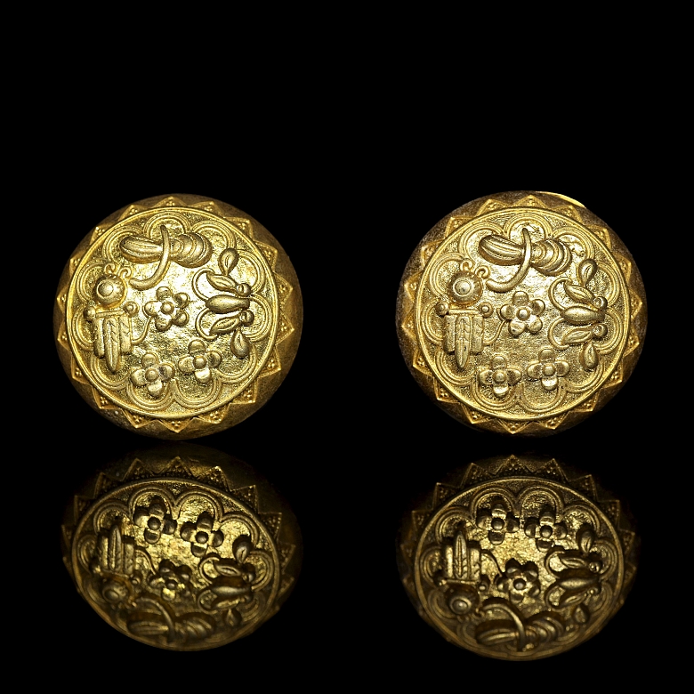 Pareja de botones de metal dorado, dinastía Liao