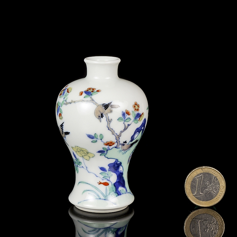 Meiping vase with doucai enamels, ‘Landscape’, with Yongzheng mark