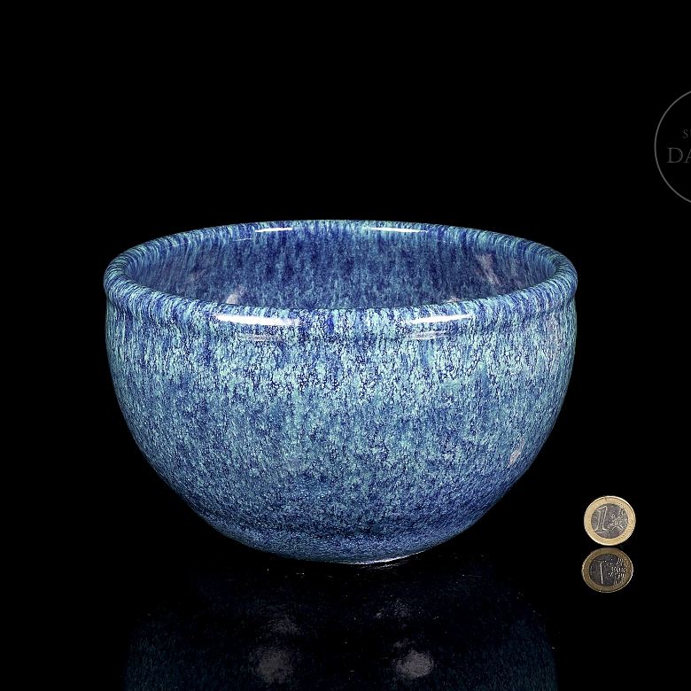 Porcelain bowl with Jun glaze, with Qianlong seal