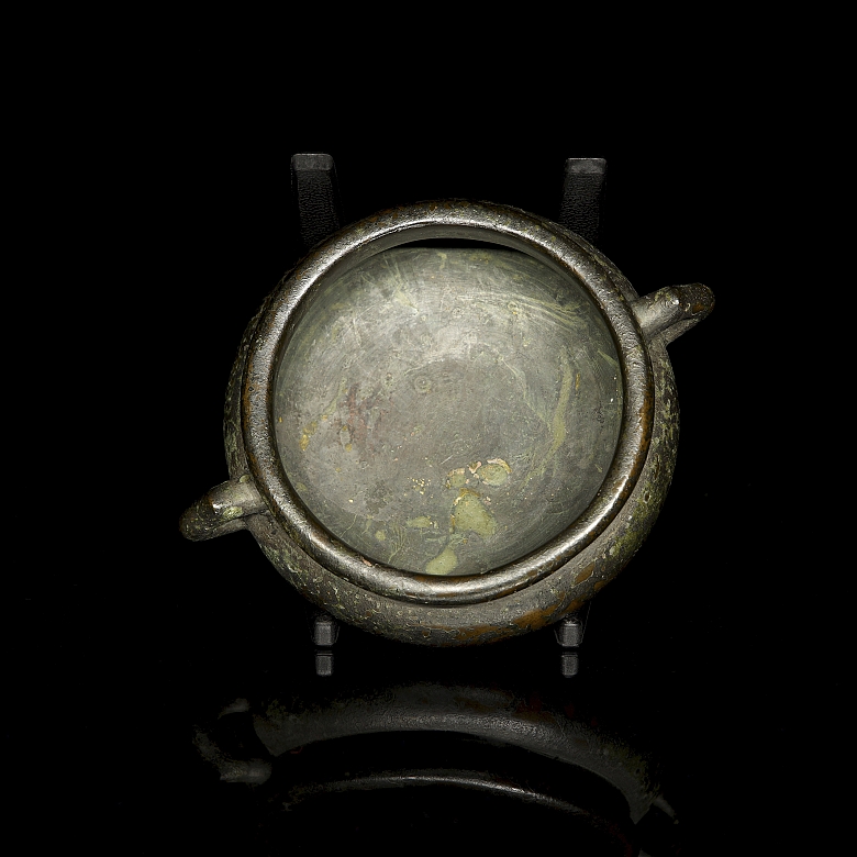 Incensario trípode de bronce patinado, con sello Chongzhen - 4