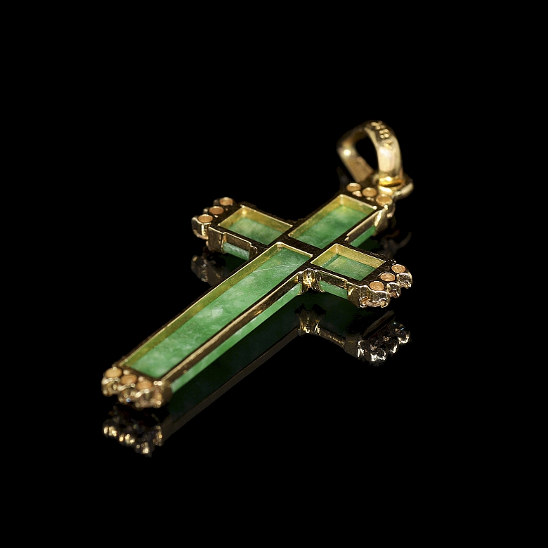 Colgante de oro amarillo de 18 kt con jade