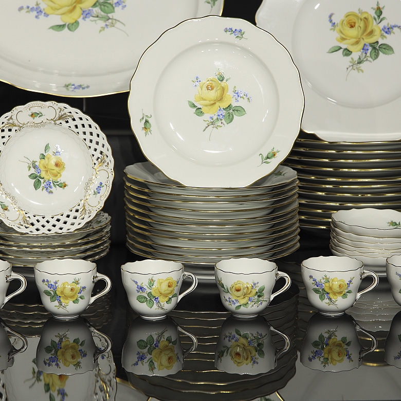 Meissen tableware ‘Yellow Rose and Forget-me-not’