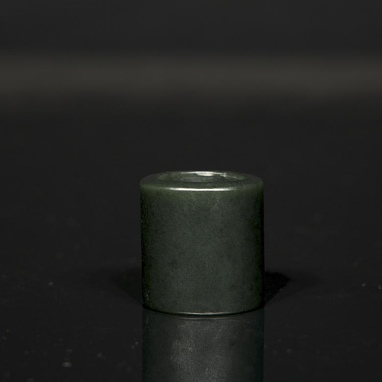 Anillo de arquero de jade verde espinaca, cultura Qijia