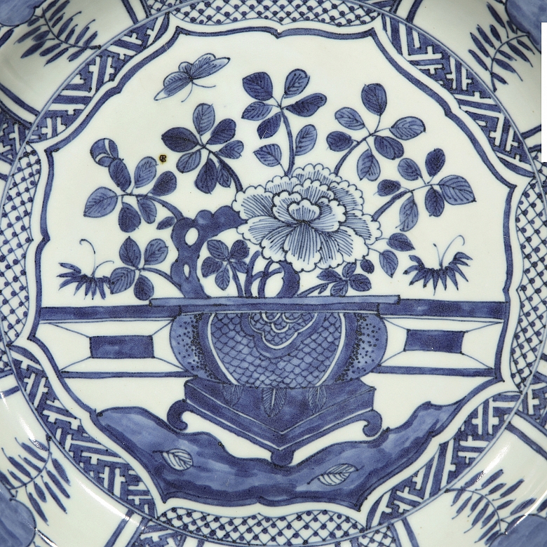 Plato de porcelana azul y blanco, S.XX - 2