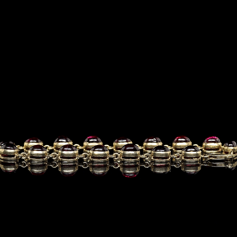 Pulsera de oro amarillo con gemas