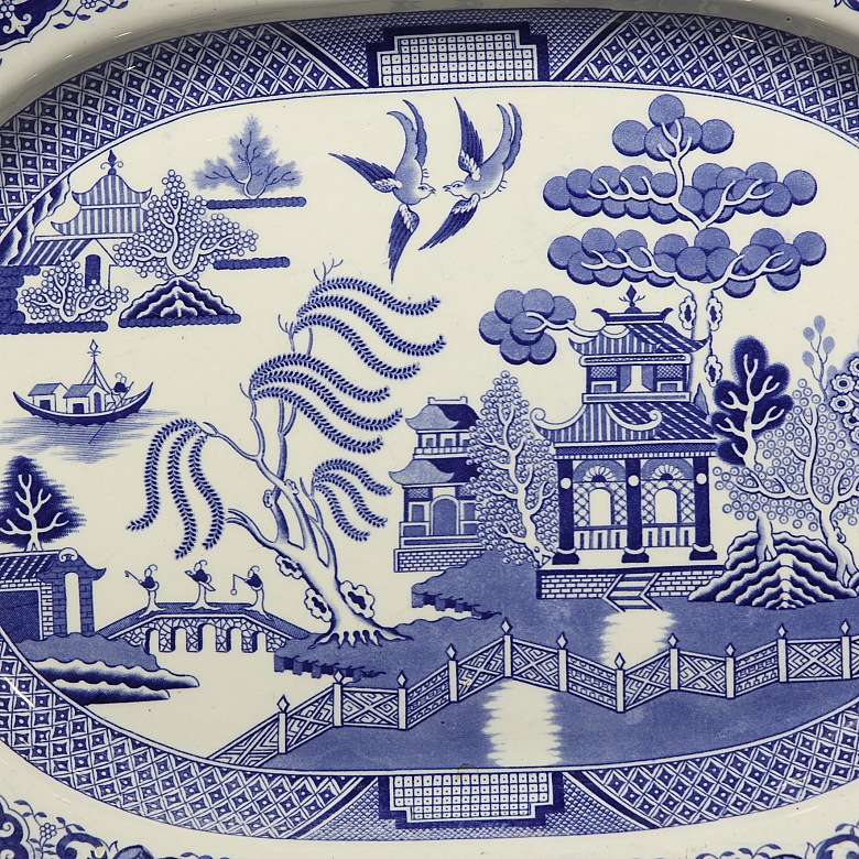 Three Willow Pattern trays, 19th century