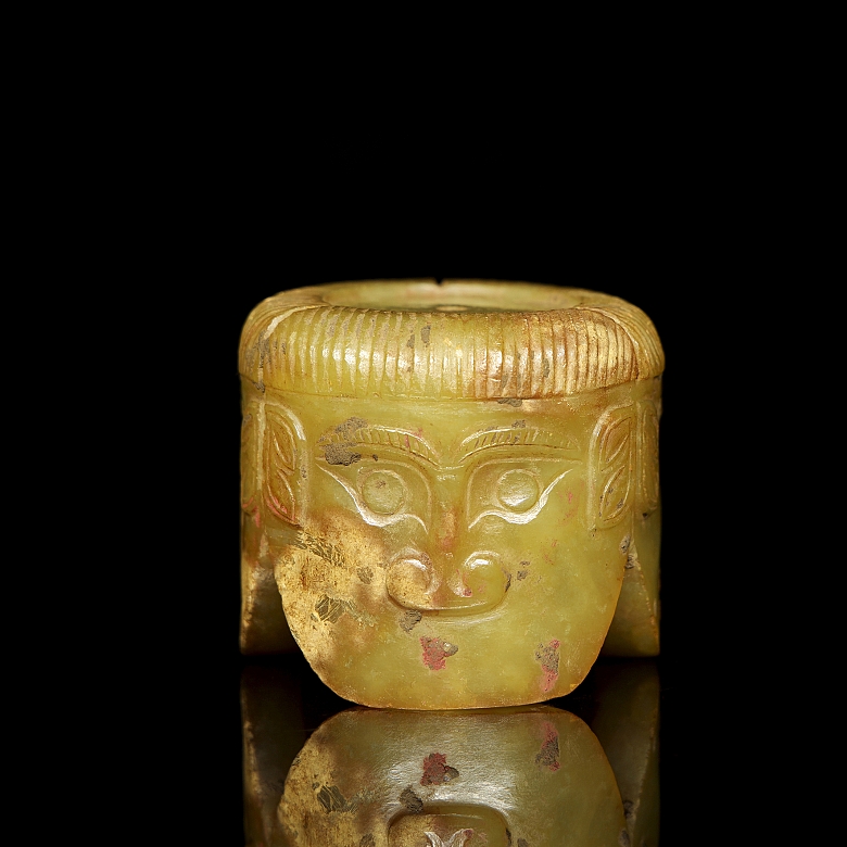 Figura de jade amarillo