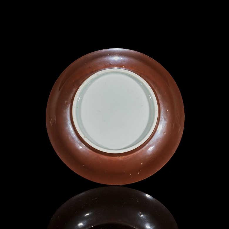Pareja de platos de porcelana esmaltada, dinastía Ming