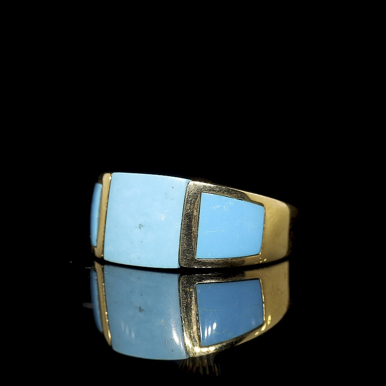 Anillo de oro amarillo de 18k con turquesas