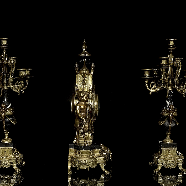 Mantel clock with Imperial garnish, by Franz Hermle Brevettato