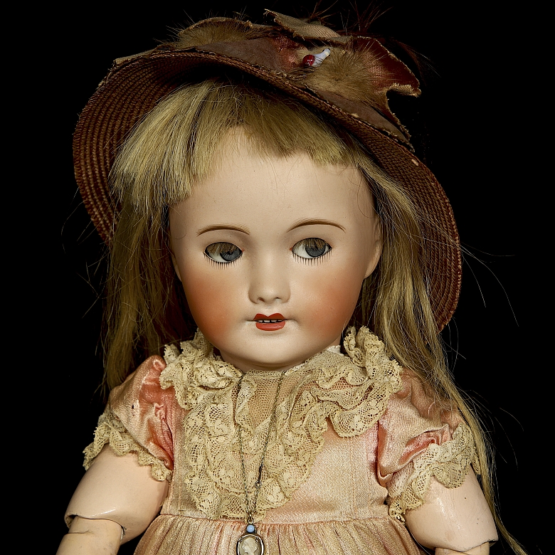 Muñeca de porcelana UNIS France, con sello
