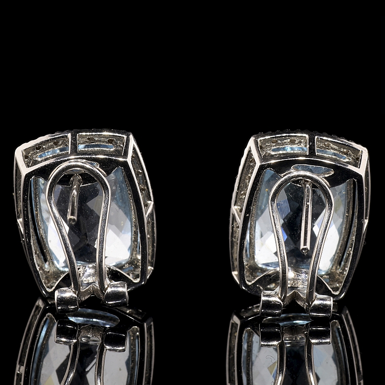 Pendientes en oro blanco de 18k, topacios y diamantes