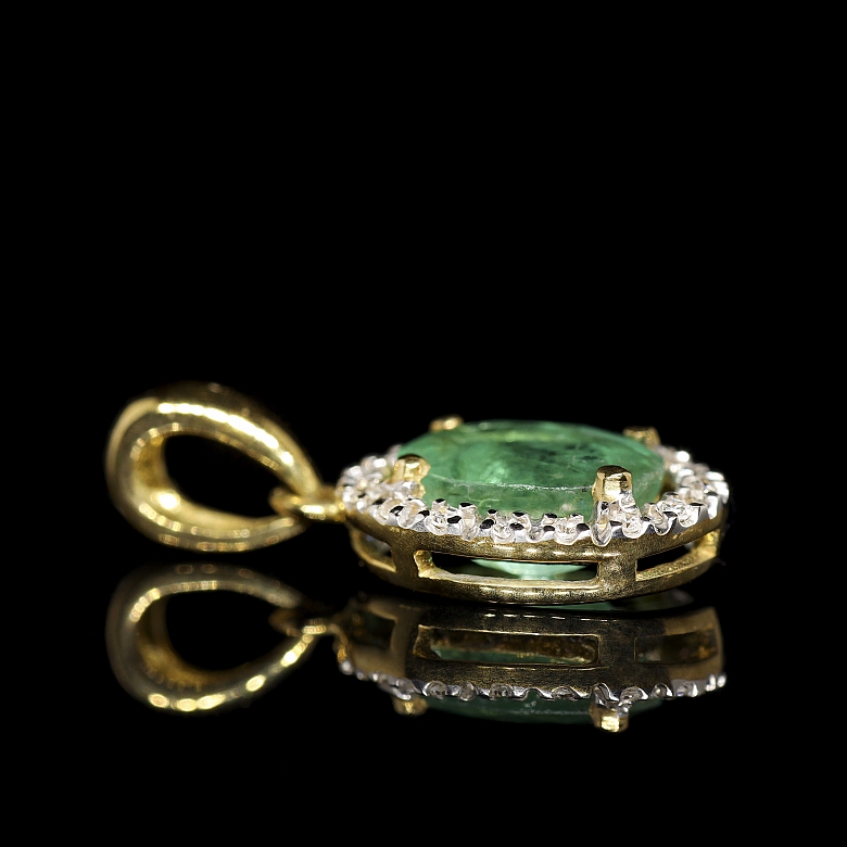 18 kt yellow gold pendant with emerald and diamonds - 3