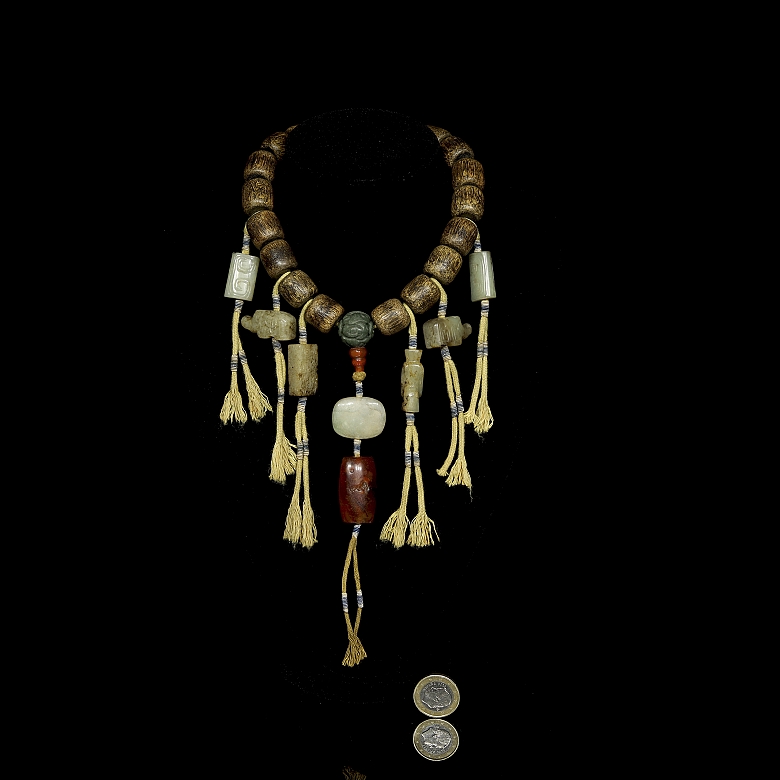 Mala de madera de Chenxiamu y jade tallado, dinastía Qing