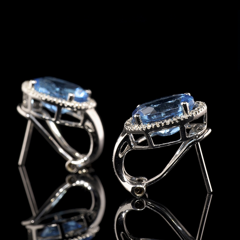 Earrings in 18kt white gold with topaz and diamonds - 2
