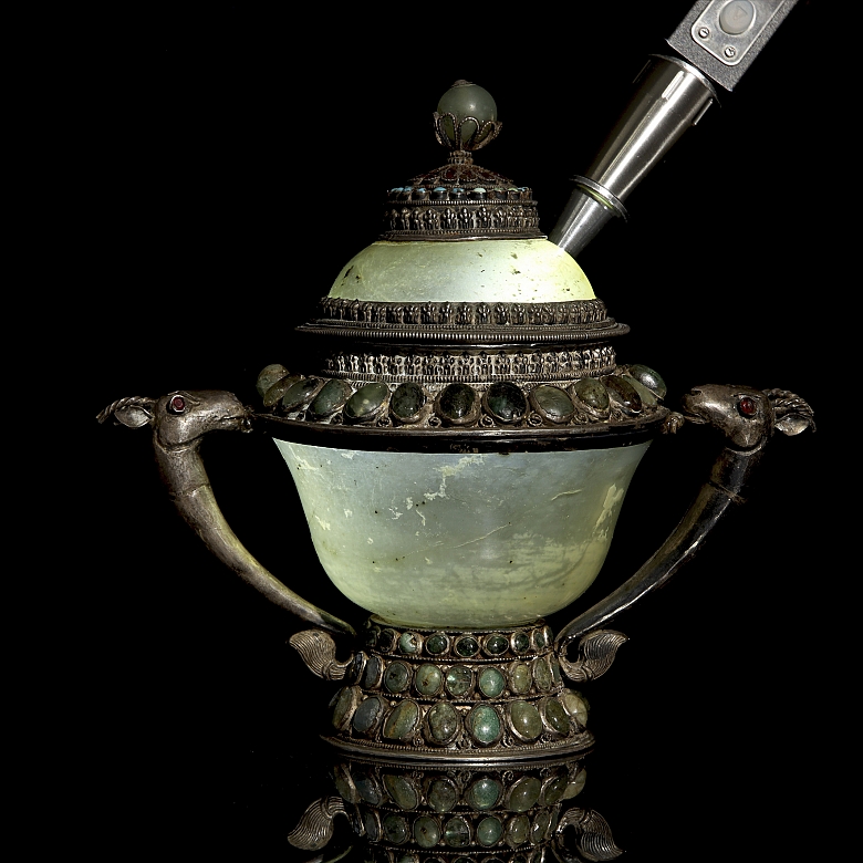 Recipiente ritual de jade, plata y gemas preciosas, Tíbet, s.XIX