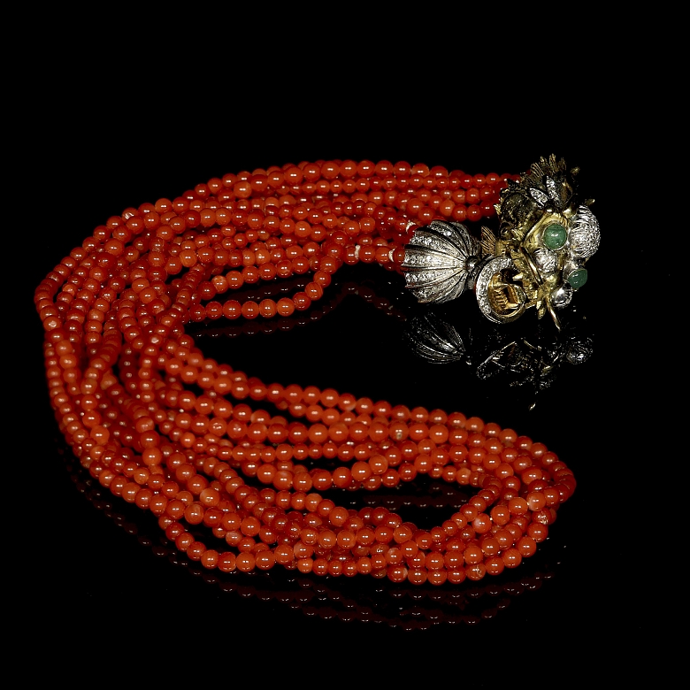 Gold necklace with diamonds and coral beads