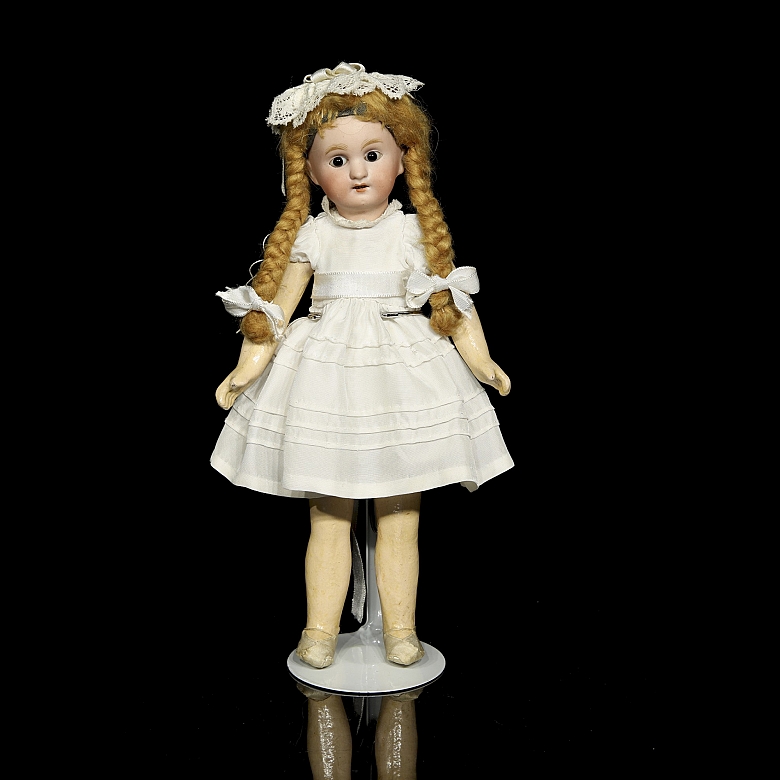 Muñeca de porcelana de formato vitrina 