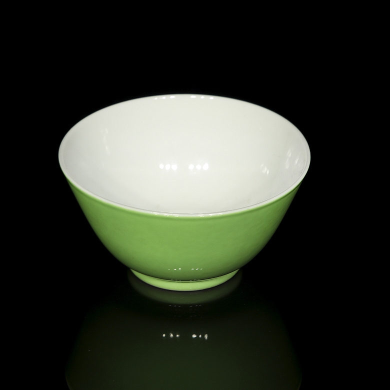 Cuenco de porcelana con esmalte verde, con marca Yongzheng