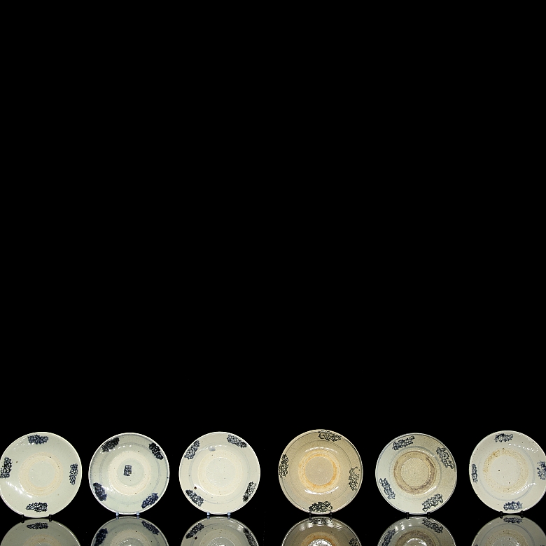 Juego de ocho platos de cerámica esmaltada, dinastía Ming