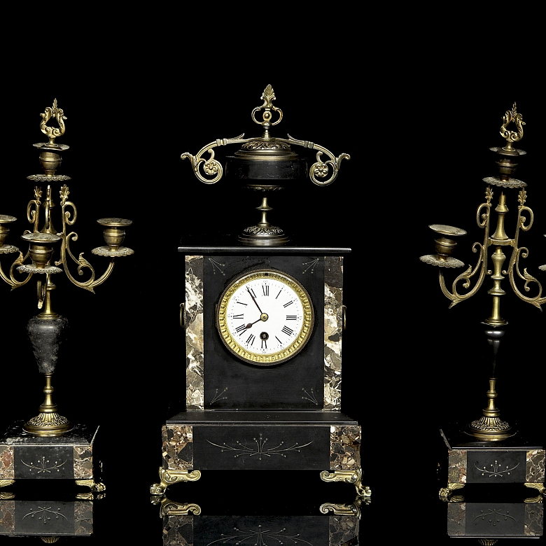Mantle clock with trim, Napoleon III style, late 19th century