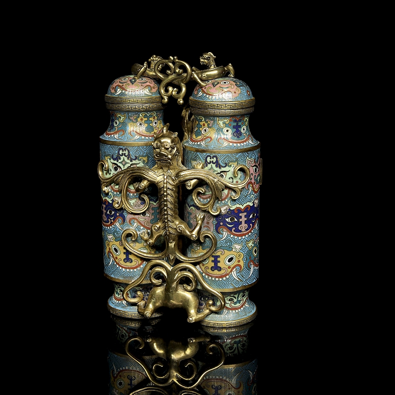 Doble jarrón de bronce dorado con esmalte cloisonné 