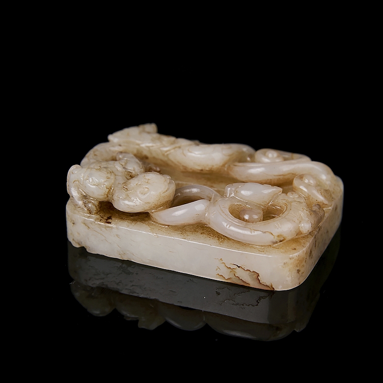 Hetian jade plaque ‘Intertwined Dragons’, Ming dynasty
