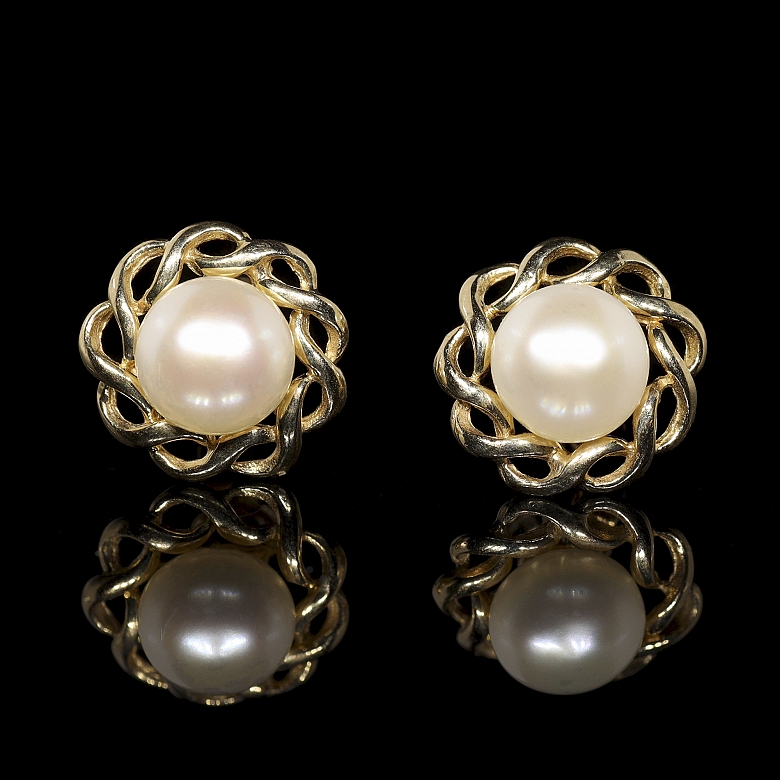 Pendientes de oro amarillo con perlas
