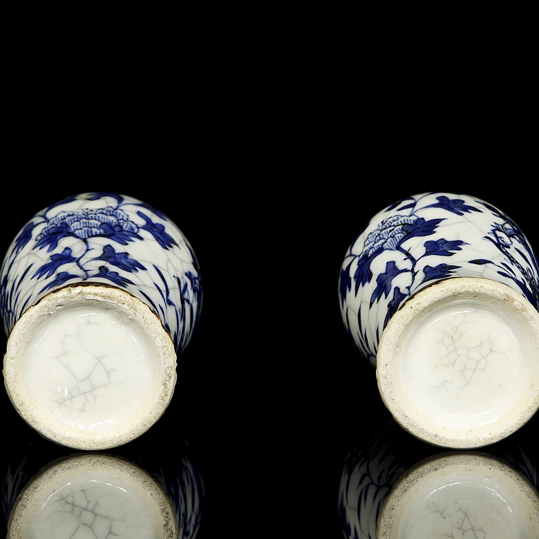 Pareja de pequeños jarrones esmaltados 